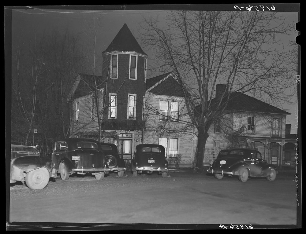 Crowded boardinghouse with cars parked outside. Radford, Virginia. Sourced from the Library of Congress.