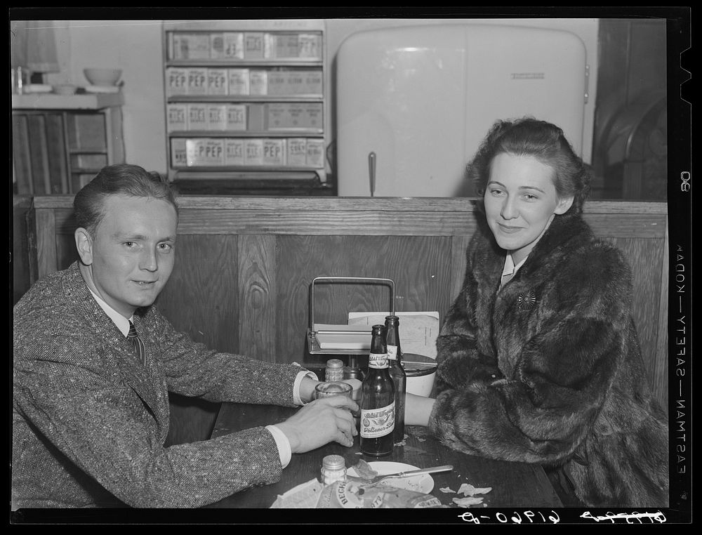 Young couple in booth at Busy Bee Restaurant. Radford, Virginia. Sourced from the Library of Congress.