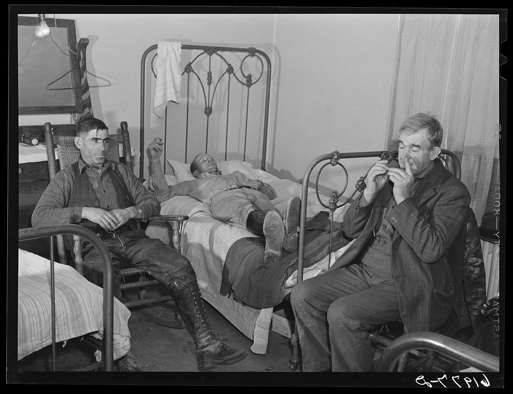 Men living in room at Mrs. Jones's boardinghouse. Radford, Virginia. Sourced from the Library of Congress.