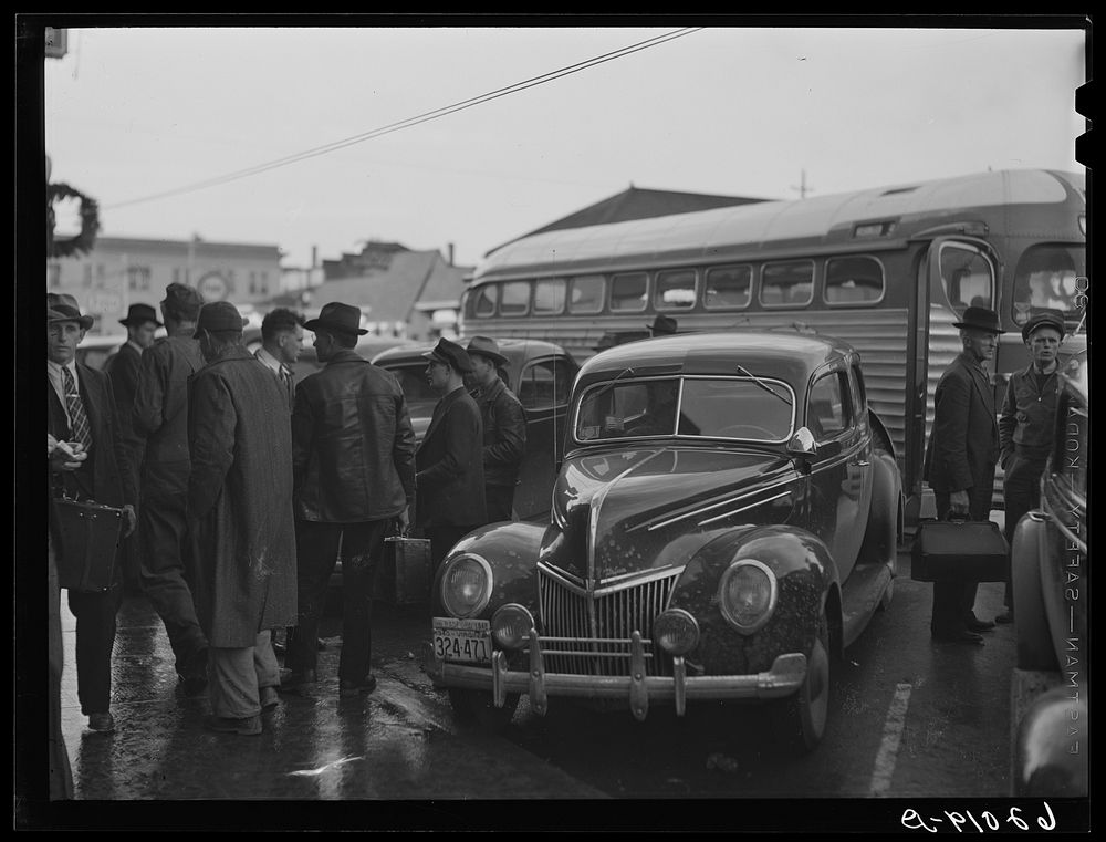 [Untitled photo, possibly related to: New arrivals in town. They've come by bus from West Radford, Virgnina]. Sourced from…
