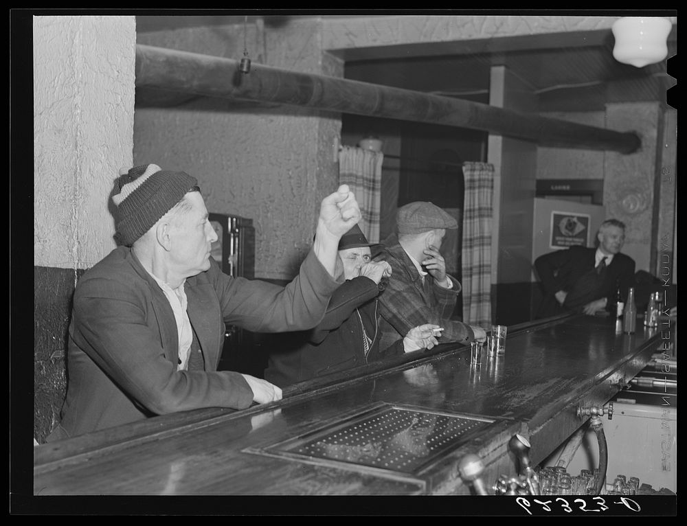 Beer parlor. Ambridge, Pennsylvania. Sourced from the Library of Congress.