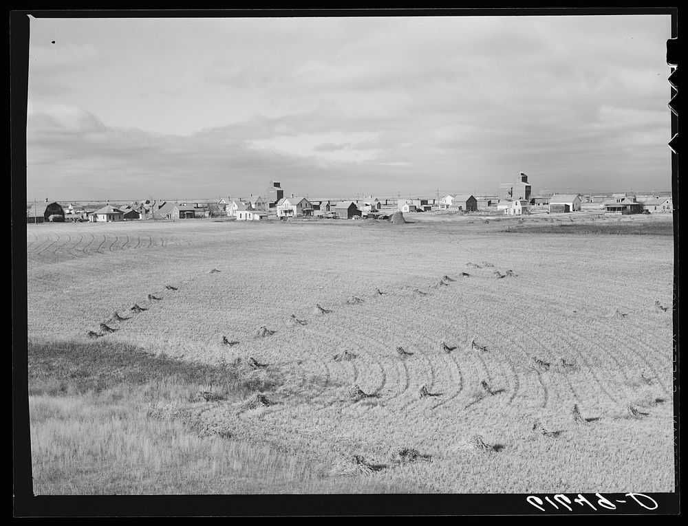 [Untitled photo, possibly related to: Surrey, North Dakota]. Sourced from the Library of Congress.