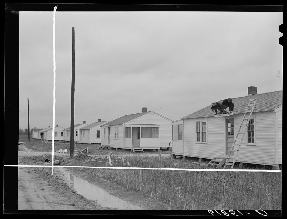 Working on Grayridge group labor homes, New Madrid County, Missouri. Sourced from the Library of Congress.