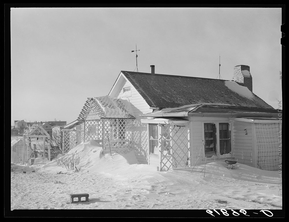 House in Murdo, South Dakota, after blizzard. Sourced from the Library of Congress.