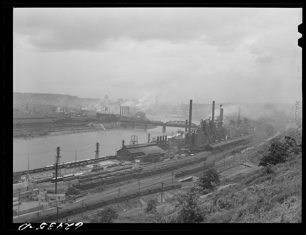 [Untitled photo, possibly related to: Jones Laughlin steel company, on both sides of the river. Pittsburgh, Pennsylvania].…