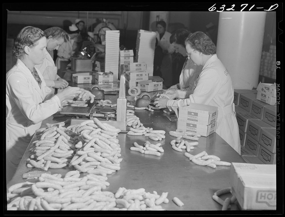 Packing sausages at meat packing plant. Austin, Minnesota. Sourced from the Library of Congress.