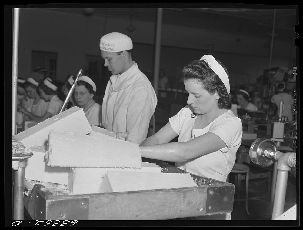 Packing butter. Land O'Lakes plant, Minneapolis, Minnesota. Sourced from the Library of Congress.