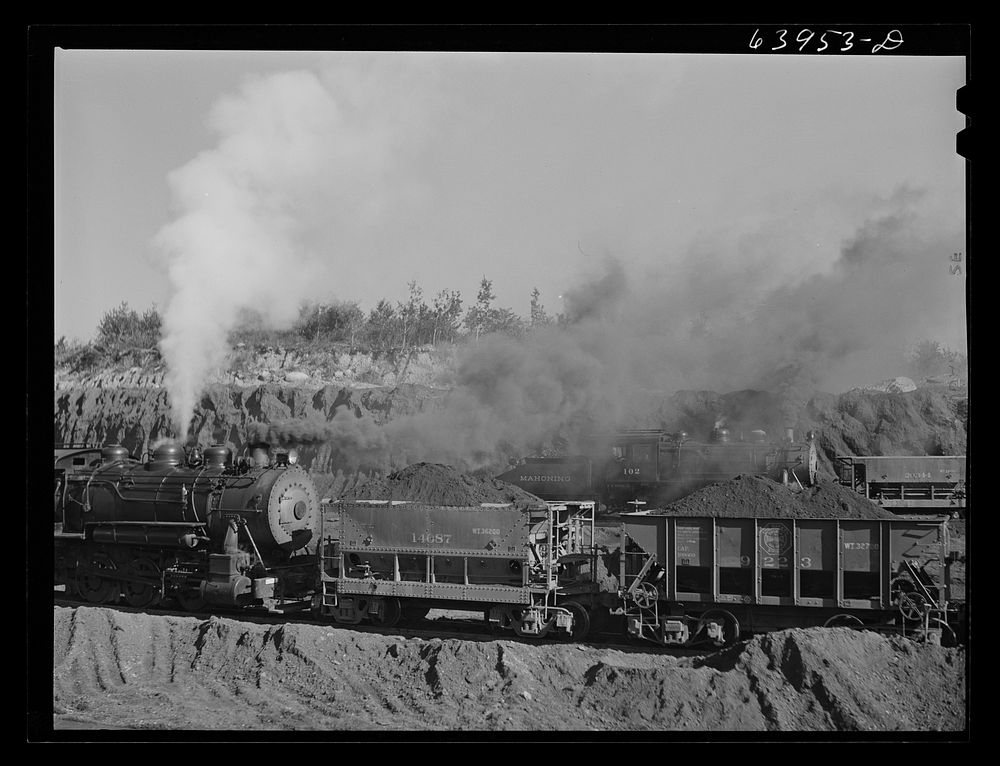 Carloads of iron ore at Mahoning pit. Hibbing, Minnesota. Sourced from the Library of Congress.