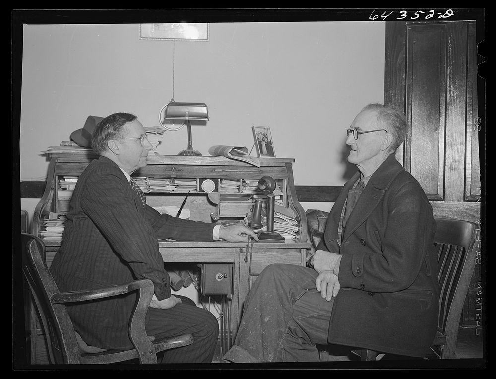 Oran, Missouri. Farmer consulting doctor. Sourced from the Library of Congress.