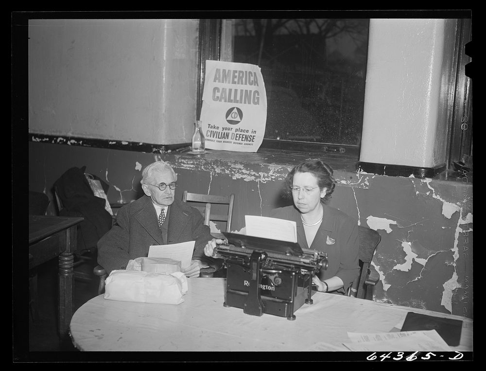 [Untitled photo, possibly related to: Marietta, Ohio. Old lawyer, veteran of Spanish-American War, registering for civilian…