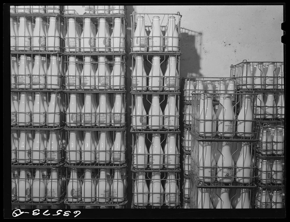 Bottled milk. Duluth Milk Company, Duluth, Minnesota. Sourced from the Library of Congress.