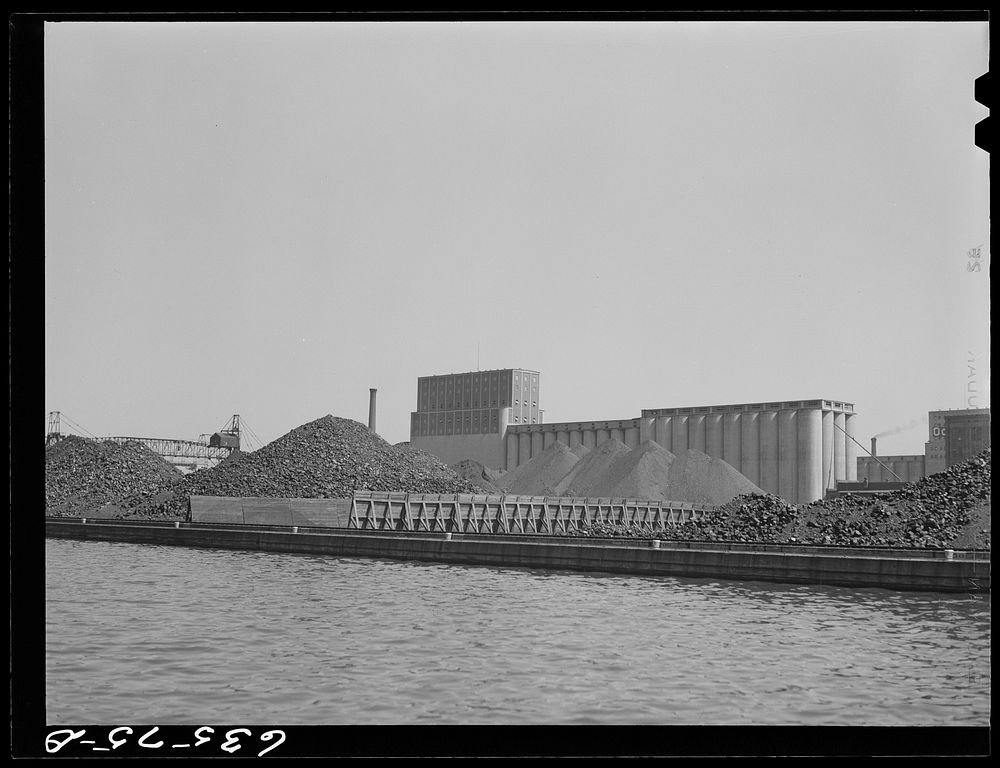 [Untitled photo, possibly related to: Coal docks. Duluth, Minnesota]. Sourced from the Library of Congress.