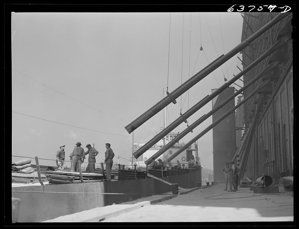 Grain boat loading at Great Northern elevator. Superior, Wisconsin. Sourced from the Library of Congress.