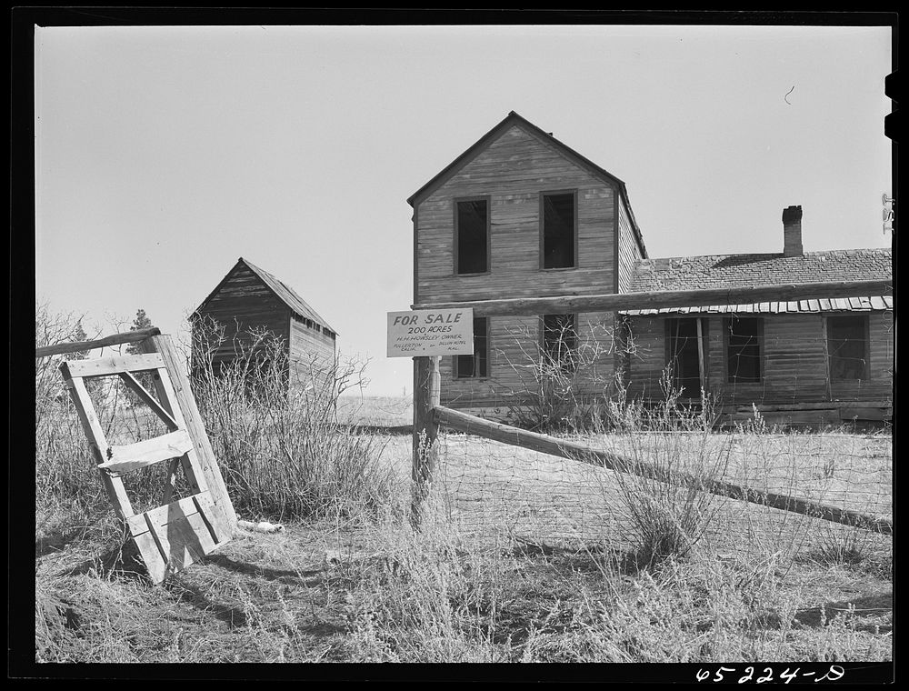 Flathead Valley special area project, Montana. Farm for sale. Sourced from the Library of Congress.
