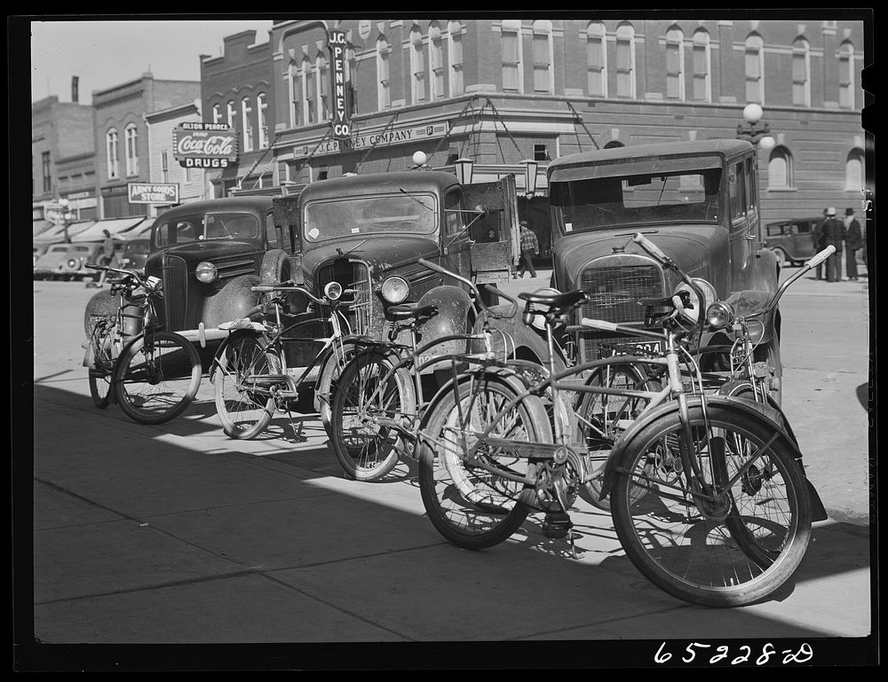 Kalispell, Montana. Parked cars and bicycles on Saturday afternoon. Sourced from the Library of Congress.