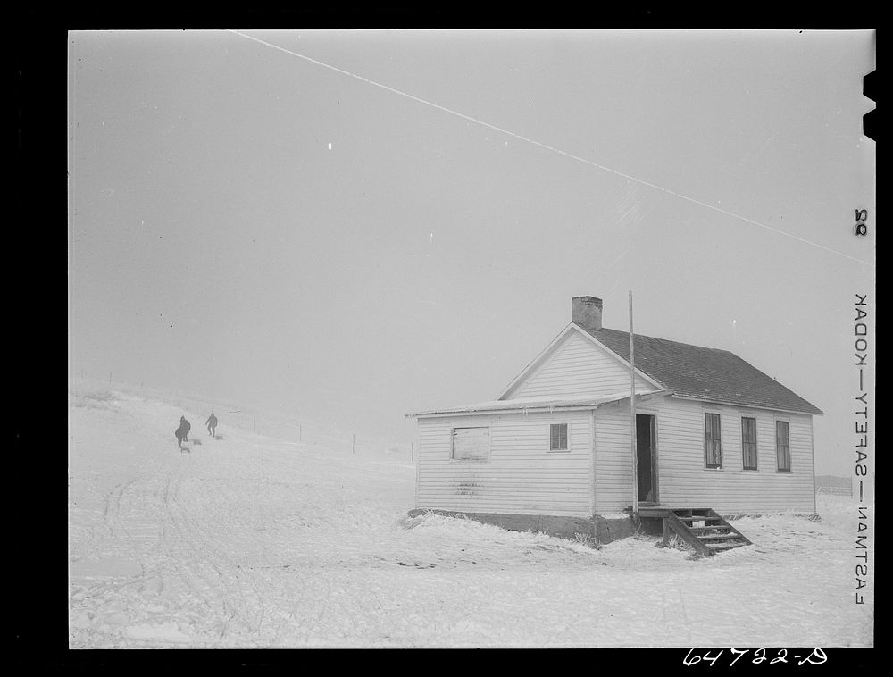 Morton County, North Dakota. Noon recess at rural school. Sourced from the Library of Congress.