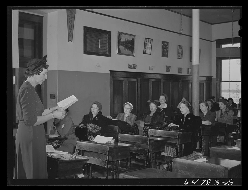 Epping, North Dakota. Mrs. Dahlen, wife of the county chairman of the defense savings plan, addressing a meeting of the…