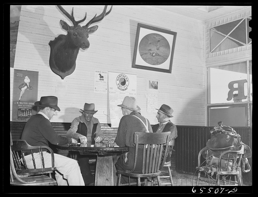 Wisdom, Montana. Card game in Fetty's Bar on Saturday afternoon. Sourced from the Library of Congress.