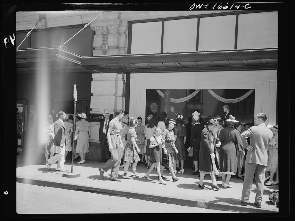 Detroit, Michigan. Crowds in front of the Crowley-Milner department store.. Sourced from the Library of Congress.