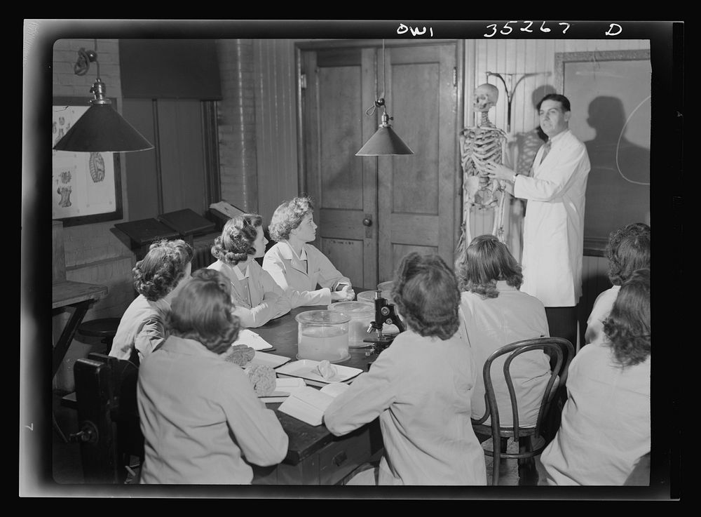 Johns Hopkins Hospital, Baltimore, Maryland. Student nurses learning anatomy. Sourced from the Library of Congress.