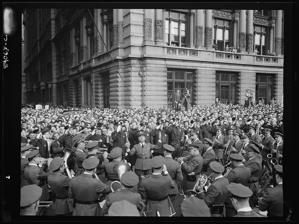 New York, New York. A crowd on D-day in Madison Square. Sourced from the Library of Congress.