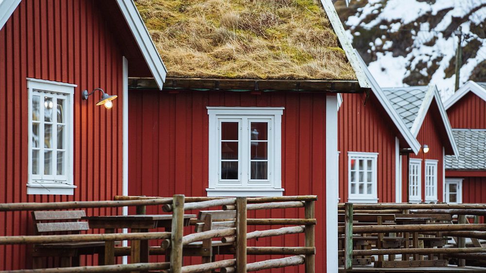 Desktop wallpaper background, red vacation cabins in Reine, Norway