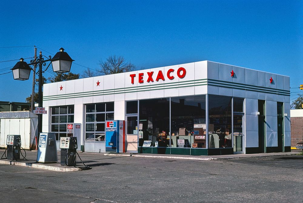 Texaco, East Grand Forks, Minnesota (1980) photography in high resolution by John Margolies. Original from the Library of…