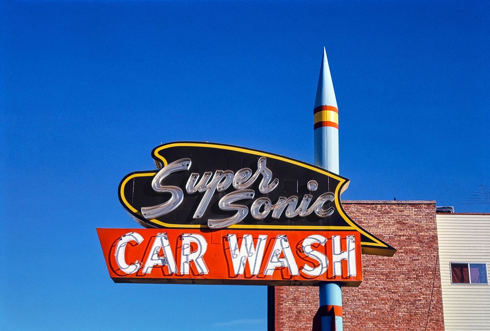 Supersonic Car Wash, Ogden, Utah (1991) photography in high resolution by John Margolies. Original from the Library of…