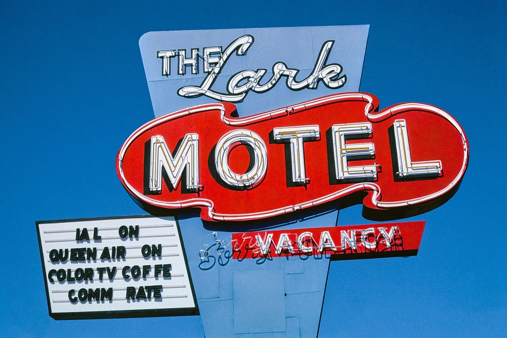 Lark Motel sign, horizontal view, Route 101, Willits, California (2003) photography in high resolution by John Margolies.…