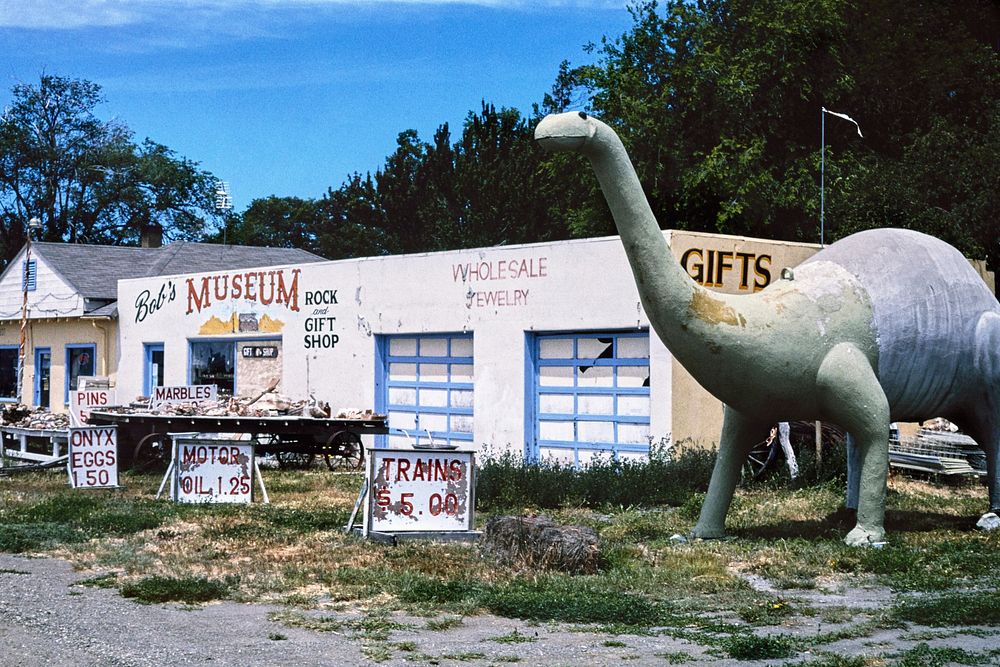 Storefront, Bob's Museum, Rock and Gift Shop, I-84, Bliss, Idaho (2004) photography in high resolution by John Margolies.…