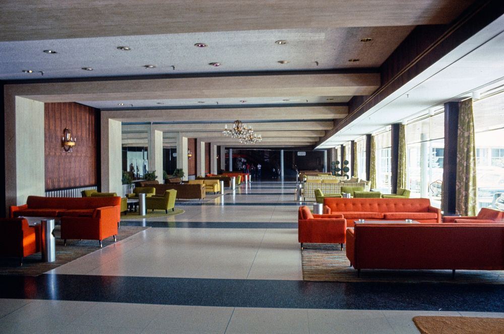Concord lobby, Kiamesha Lake, New York (1977) photography in high resolution by John Margolies. Original from the Library of…
