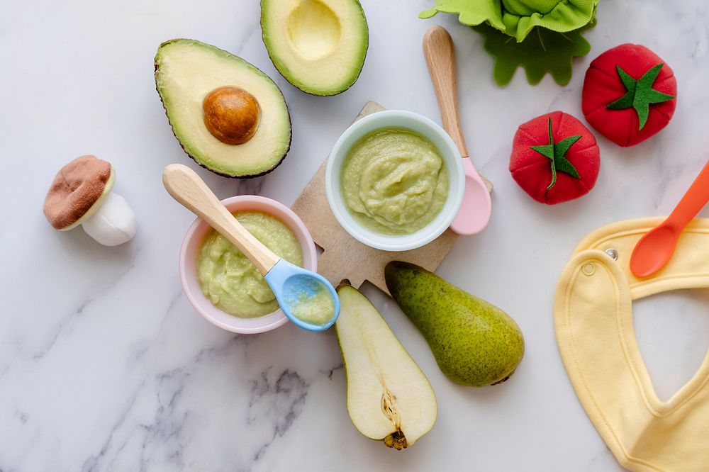 Homemade avocado puree baby food recipe 