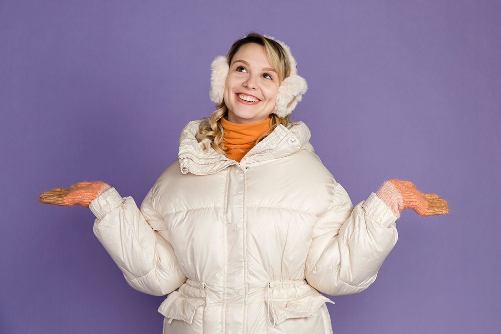 Blonde woman wearing a winter outfit