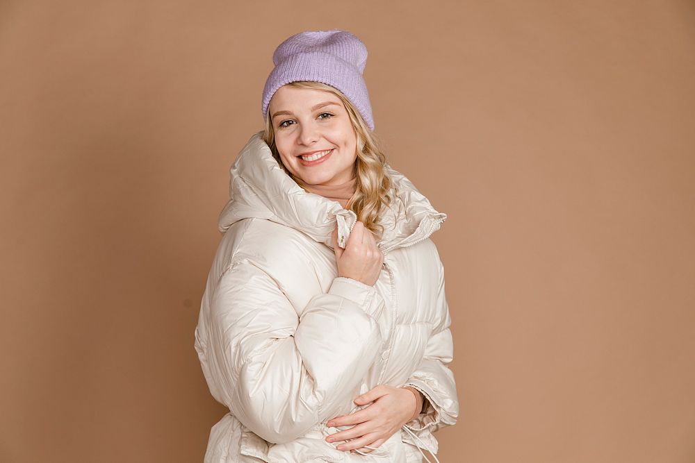 Blonde woman wearing a winter outfit