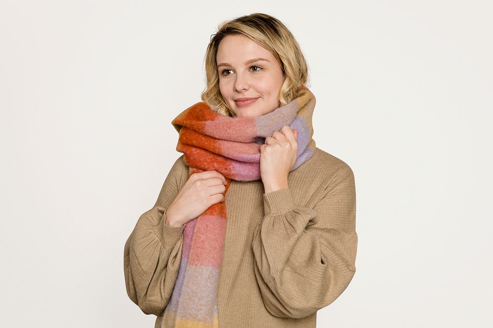 Blonde woman wearing a big scarf