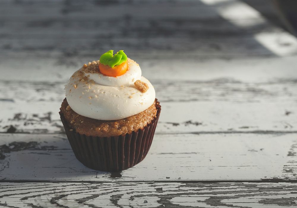 Carrot cake cupcake topped with frosting. Original public domain image from Wikimedia Commons