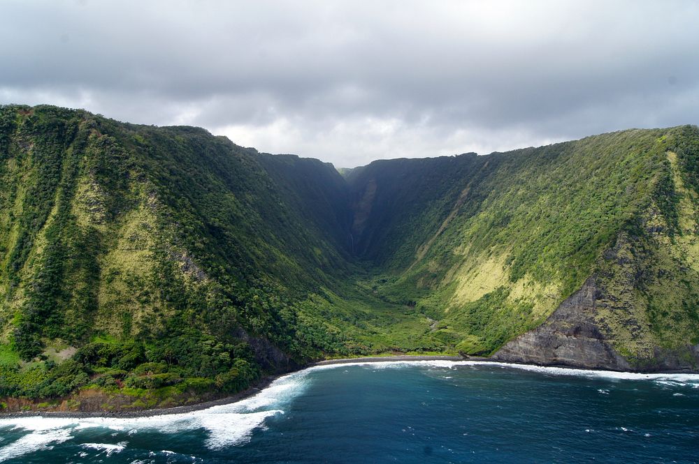 Green mountains valley at the coast of Island of Hawai'i. Original public domain image from Wikimedia Commons
