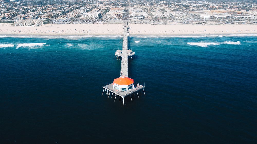 Drone view of the pier on the Huntington Beach coastline. Original public domain image from Wikimedia Commons