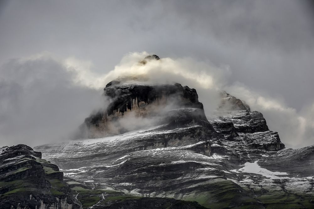 Mist covers a rocky mountain crag in Mürren. Original public domain image from Wikimedia Commons