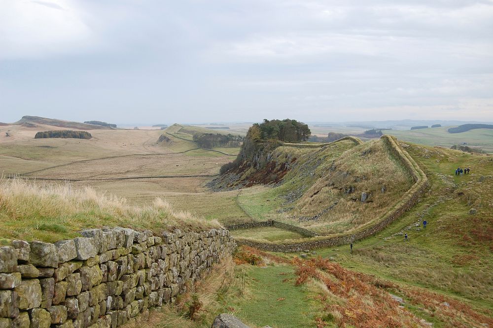 Hadrian's Wall west of Housesteads. Original public domain image from Wikimedia Commons