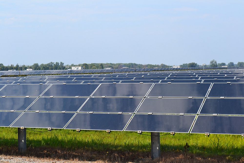 Sarnia Solar. Original public domain image from Wikimedia Commons