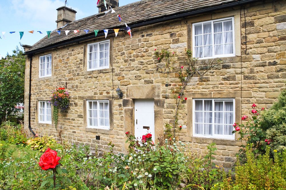 Eyam Rose Cottage located in Eyam which was hit badly by the plague. Located in Eyam, Derbyshire, England, UK. Original…