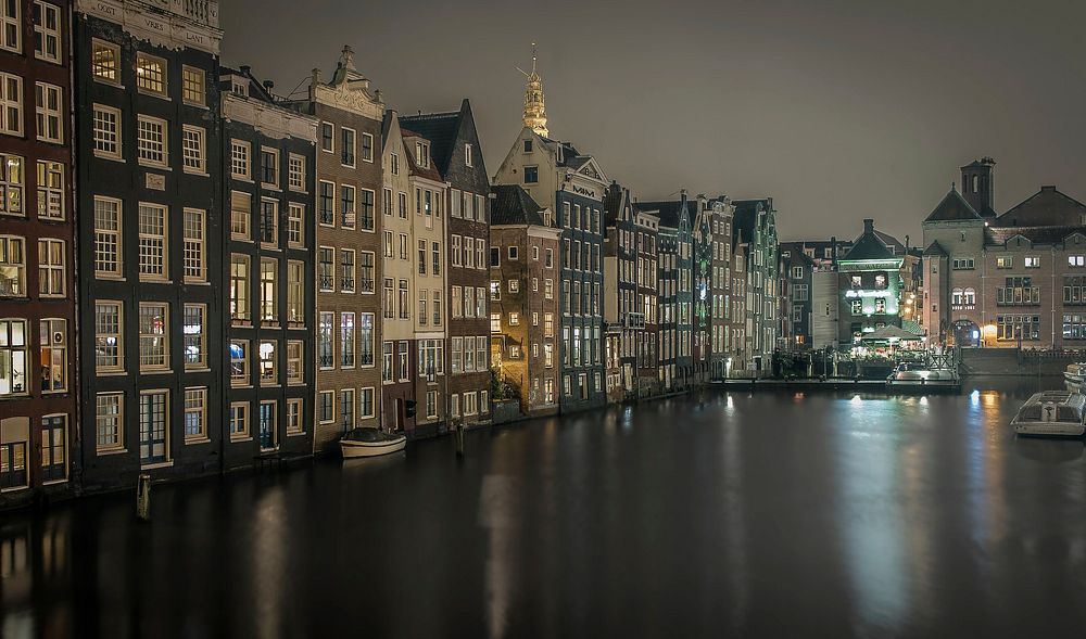 Night in Amsterdam. Original public domain image from Wikimedia Commons
