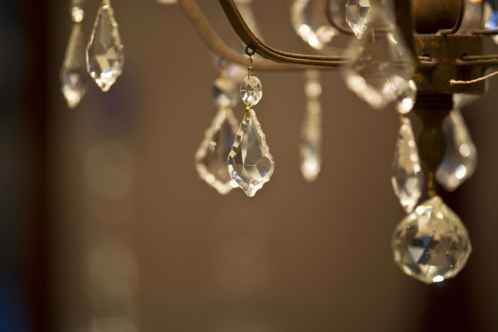 Crystal chandelier close up. Pendeloques d'un vieux lustre retro ottoman. Original public domain image from Wikimedia Commons