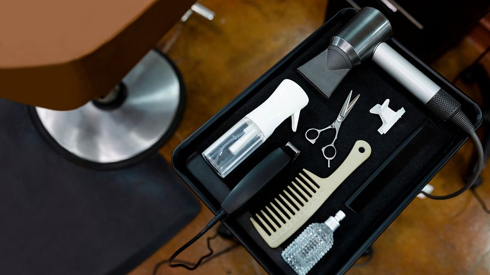 Hairstylist' profeional hair kit 