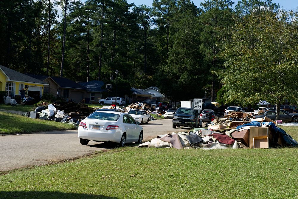 U.S. Airmen and family members from the 169th Fighter Wing, South Carolina Air National Guard, volunteer to provide…