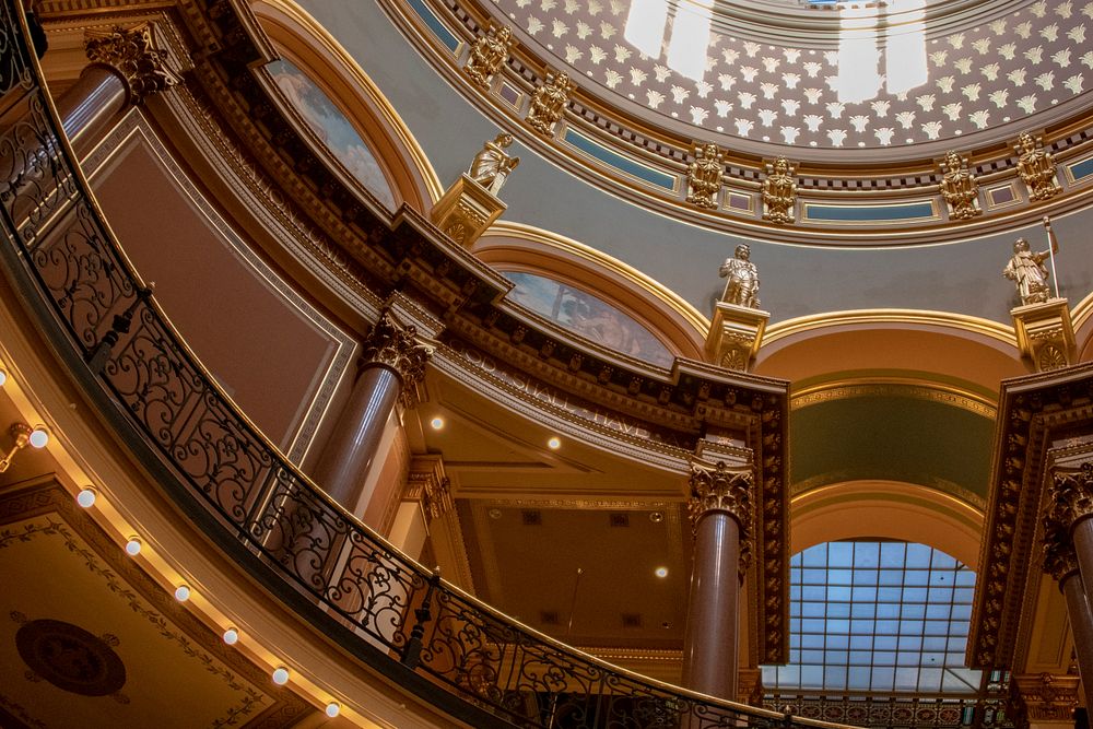 The Historic Capitol Building in Des Moines, Iowa. Original public domain image from Flickr