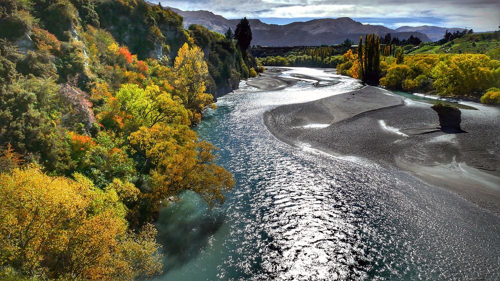 The Shotover River is located in the Otago region of the South Island of New Zealand.[1] The name correctly suggests that…