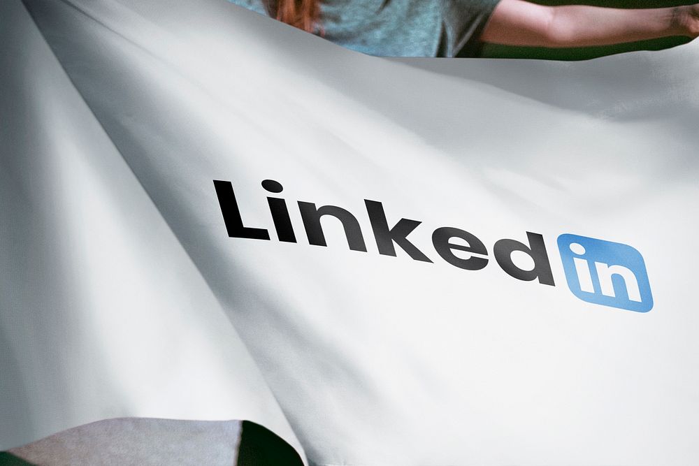 Linkedin icon flag, social media. 30 MAY 2022 - BANGKOK, THAILAND