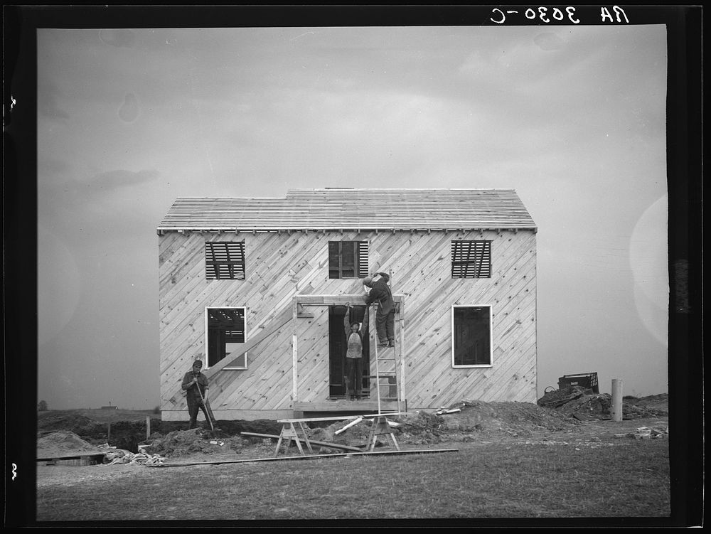 Construction of homes. Libertyville Homesteads, Illinois. Sourced from the Library of Congress.